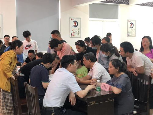 服务群众“零距离” 市教育局机关一支部与市教育考试院党支部联合开展教育咨询服务活动